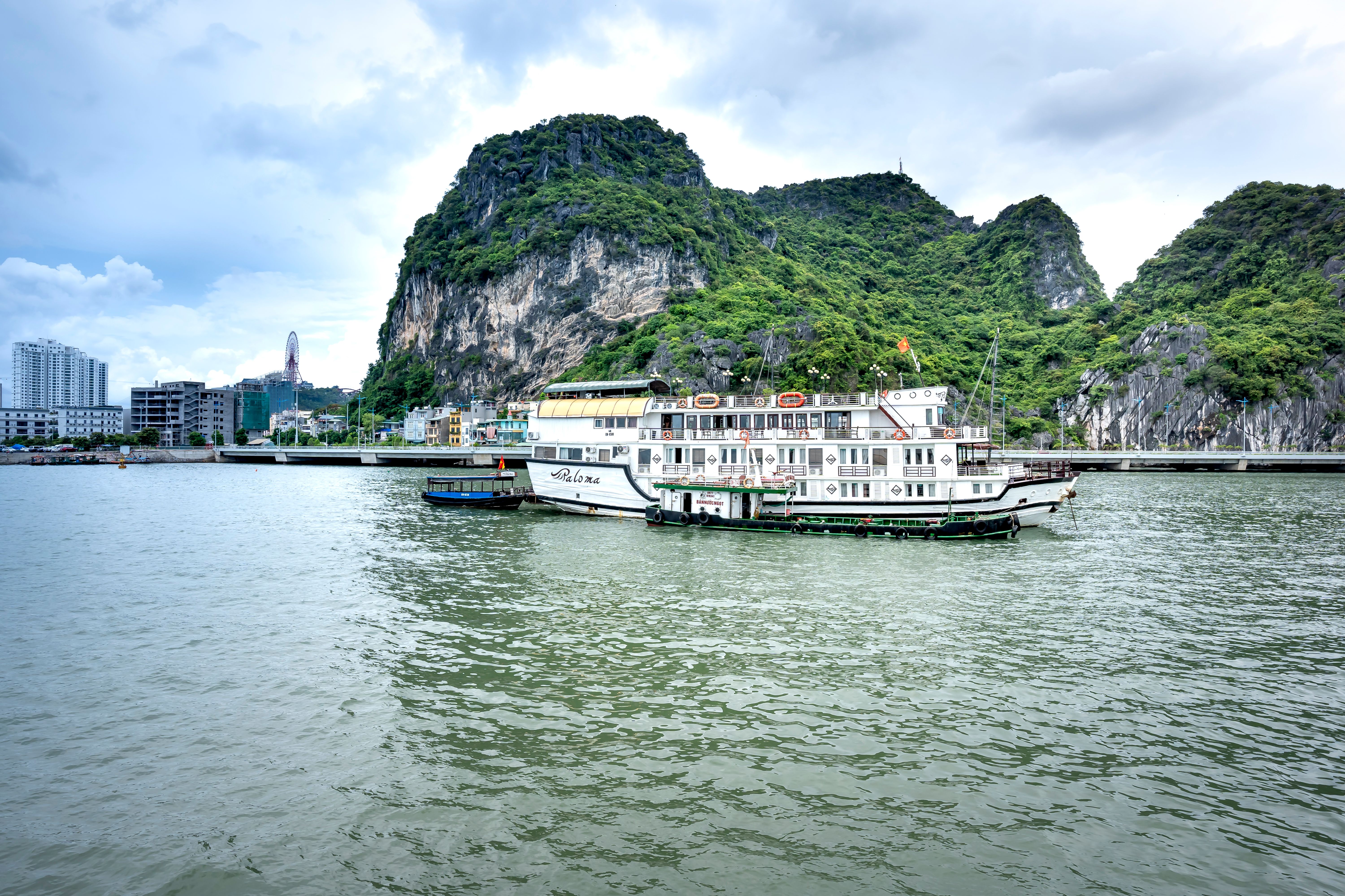 Hanoi, Halong Bay Cruise & Da Nang in 5 nights