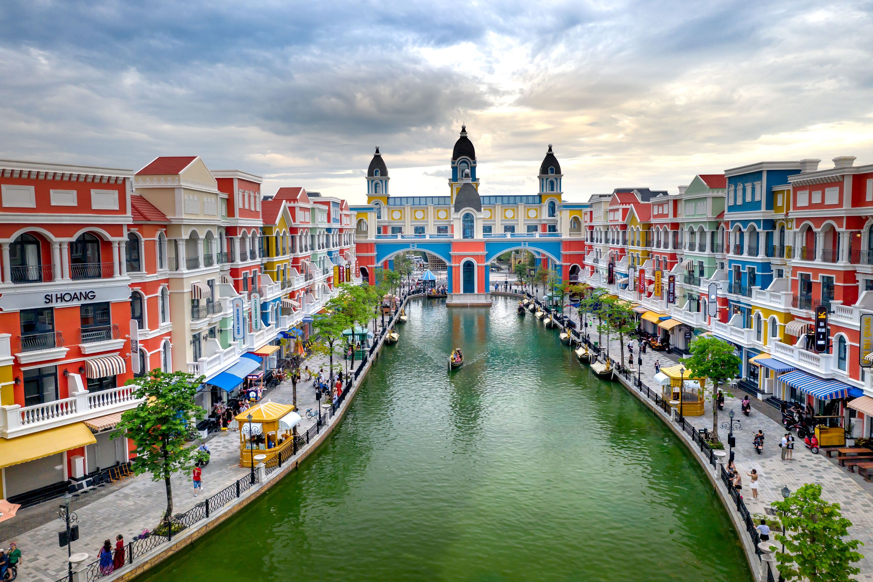 Grand World by night, Phu Quoc