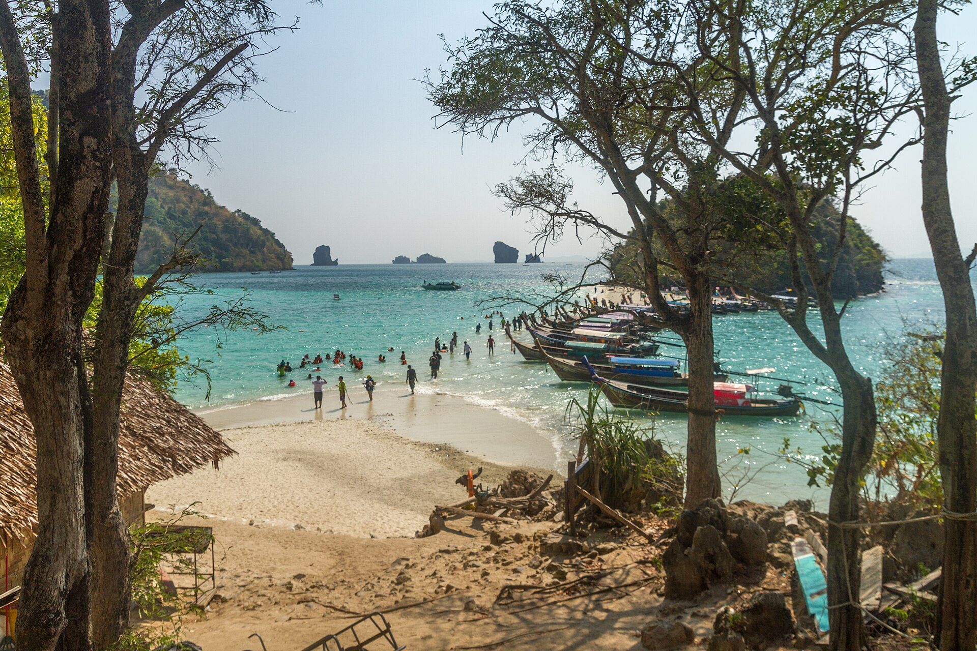 The Tup Island sandbar, Krabi — photo: Maksym Kozlenko, CC BY-SA 4.0, via Wikimedia Commons